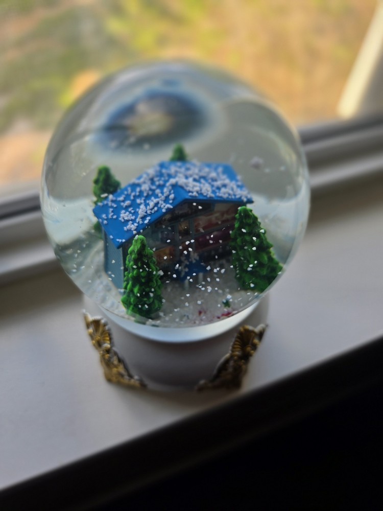 Taylor Swift Lover Snow Globe With Original Box * Authentic *