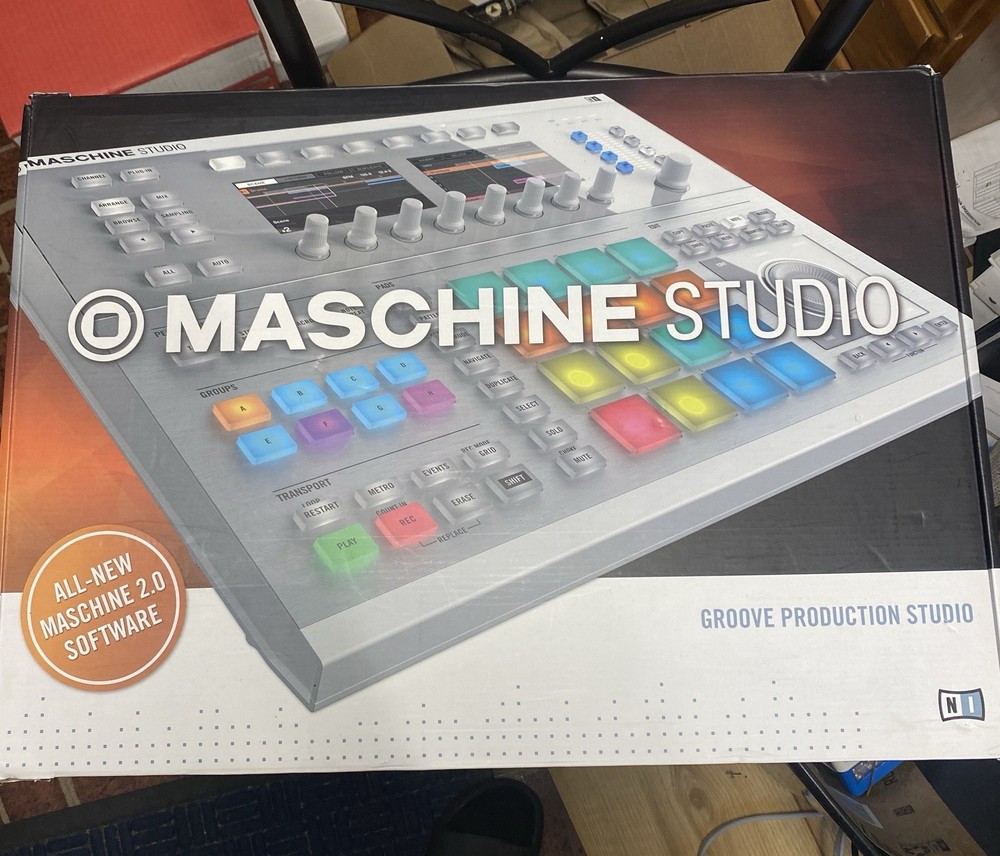 Native Instruments MASCHINE STUDIO White, 16 Pads, USB, + Software & Clear Cover