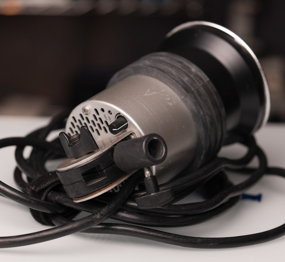 Profoto flash head (600 w/s capable)