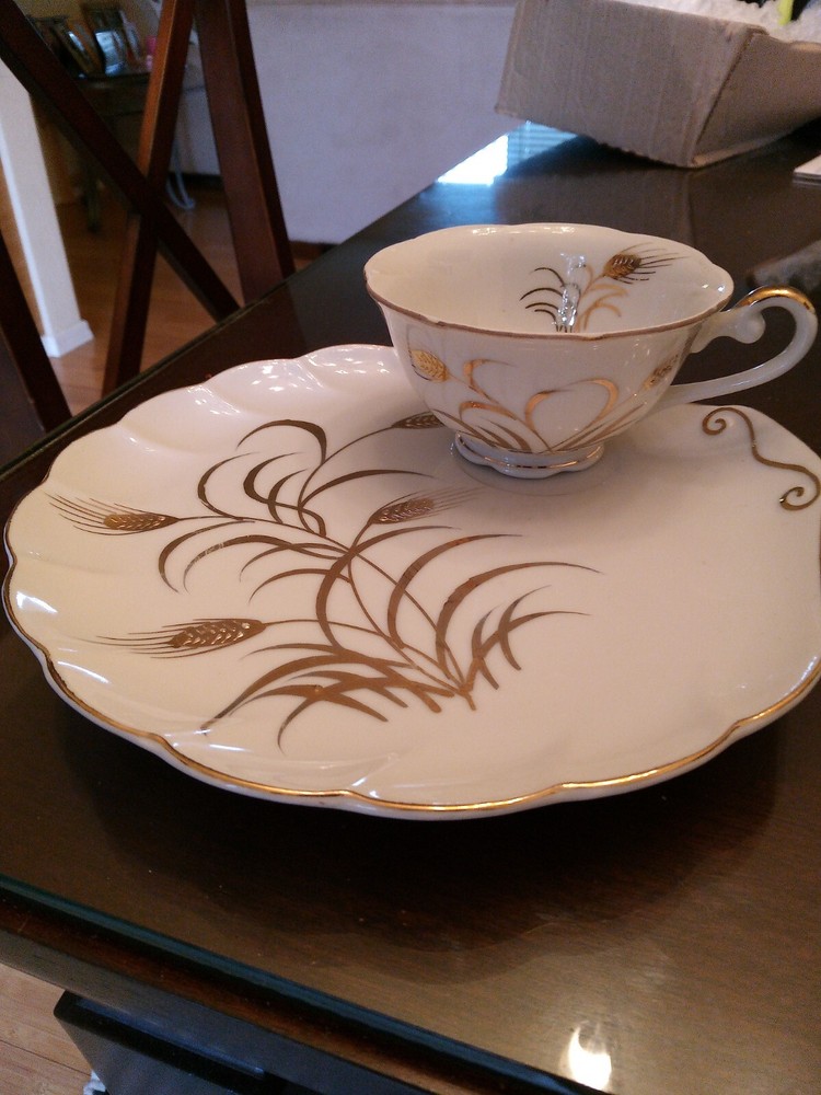 Lefton Luncheon Plate Tea Cup Shell Shape Wheat Pattern Porcelain 4 Sets