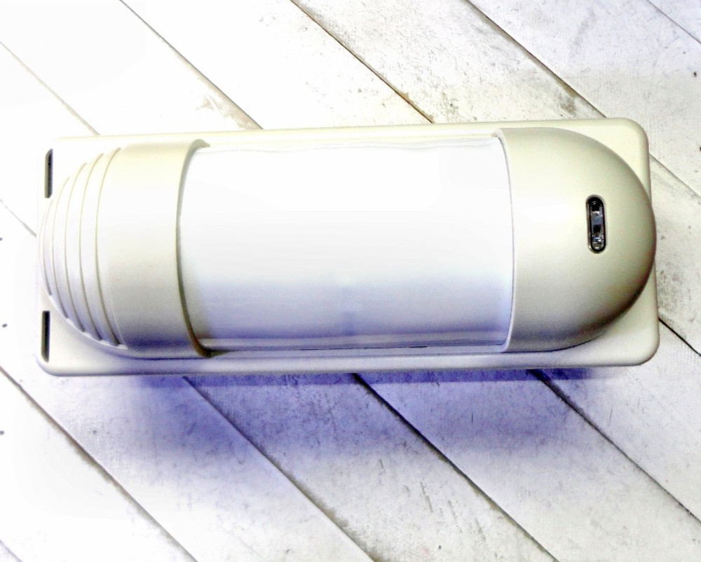 Tattletale Security / Dual-Detection Outdoor Motion Sensor