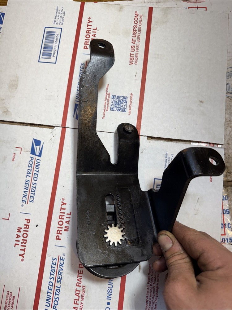 Mercruiser tensioner puller with bracket 862083