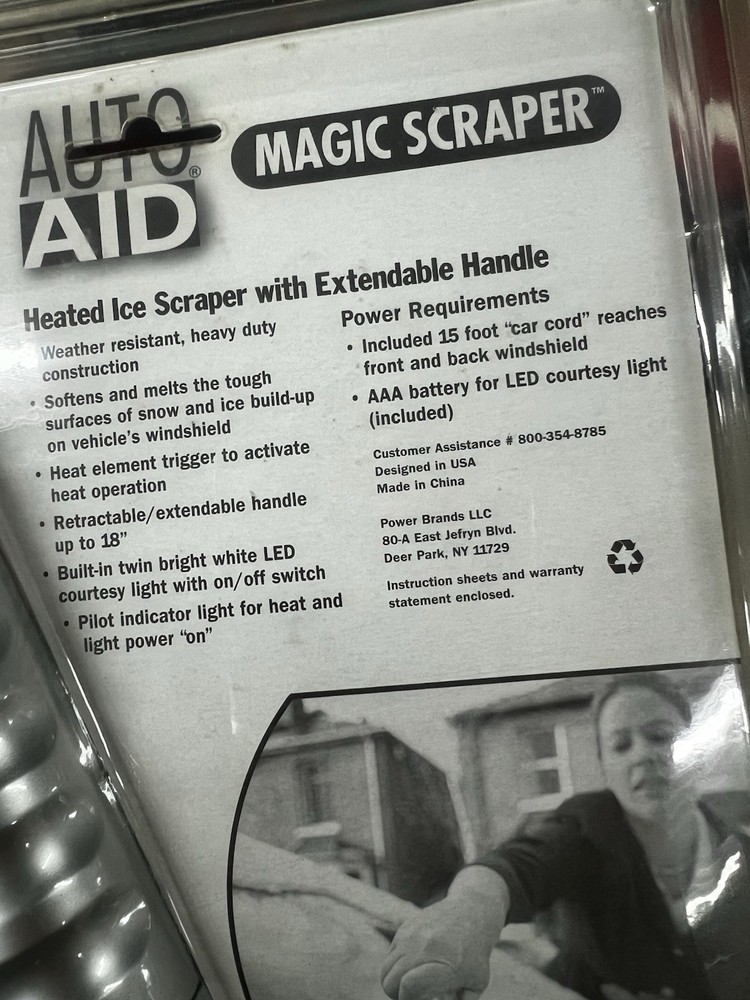 “ BRAND NEW “ AUTO AID MAGIC HEATED ICE SCRAPER W/ EXTENDABLE HANDLE