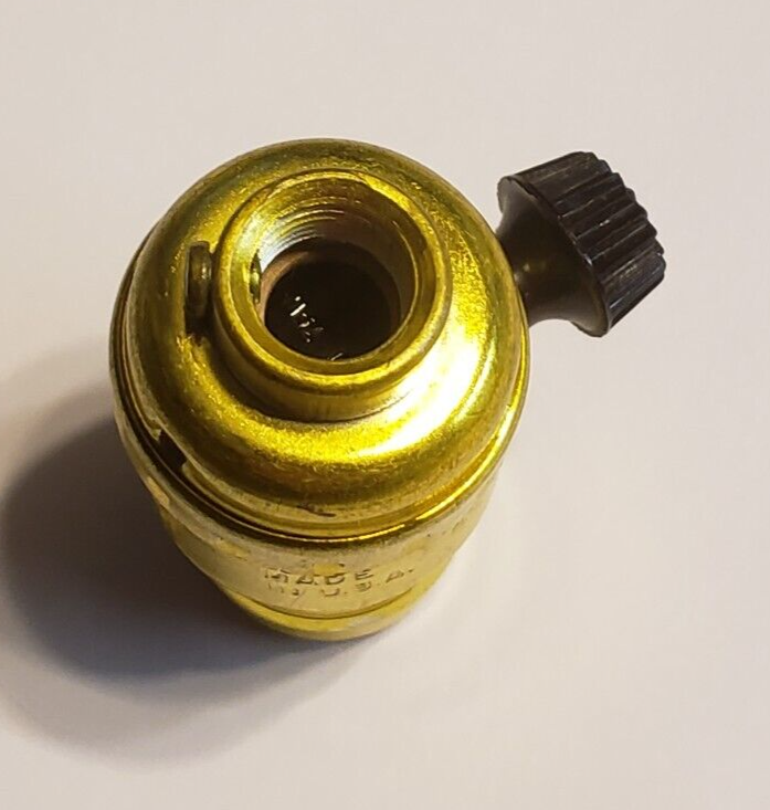 Leviton - E-17 Turn Knob Single Circuit Socket with 1/8ips NEW 512G