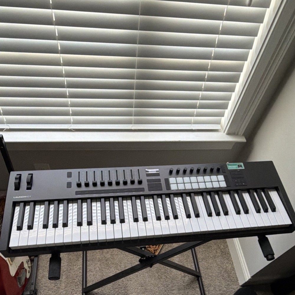Novation Launchkey 49 MK4 MIDI Keyboard Controller 49-Key USB Faders Pads Knobs