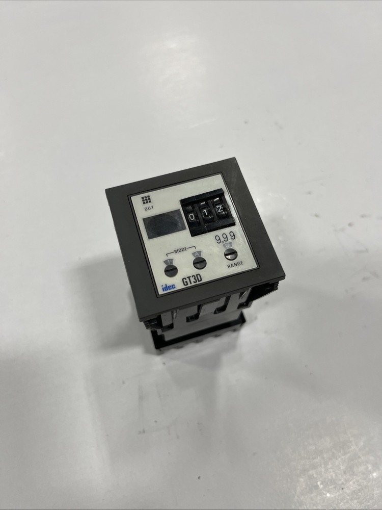 Idec GT3D-2AD24 24VAC/24VDC Input Counter