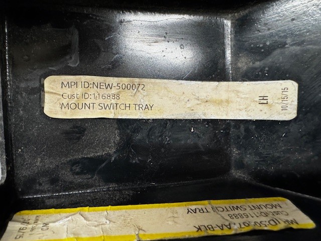 NEW-500072 MOUNT-SWITCH TRAY