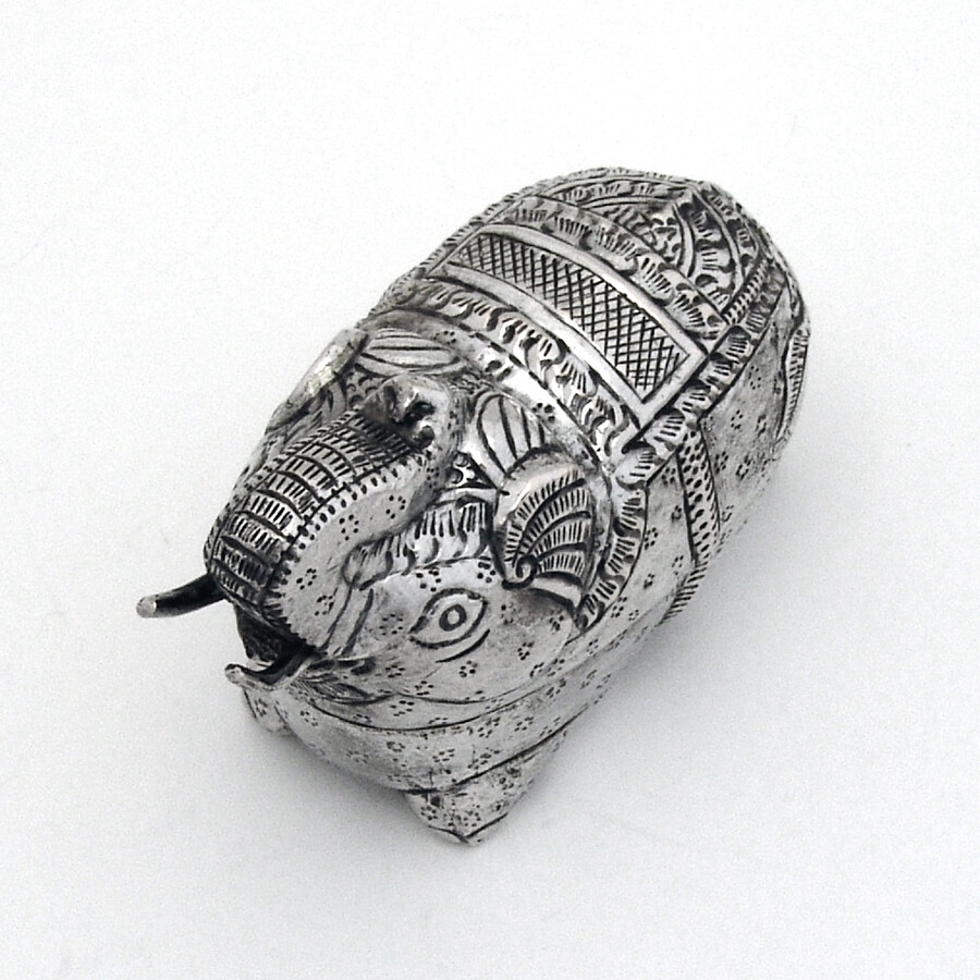 Elephant Form Box 900 Silver