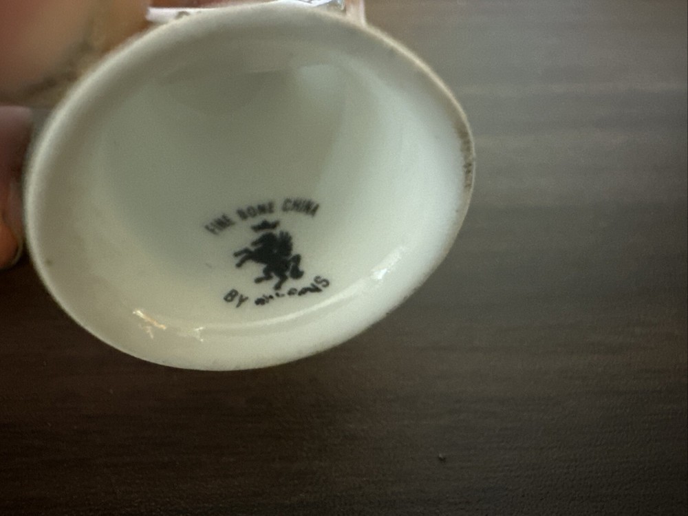 Collector Thimble - Canada Thimble - Fine Bone China