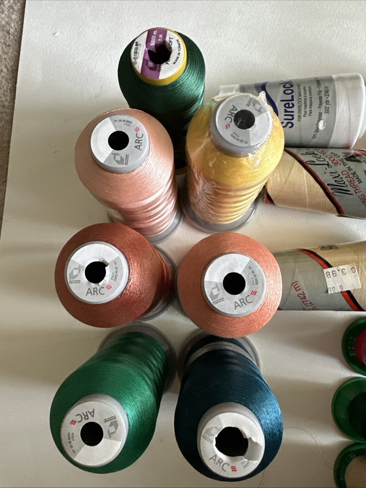 ARC Maxi-lock Isacord Robison-Anton Thread Lot