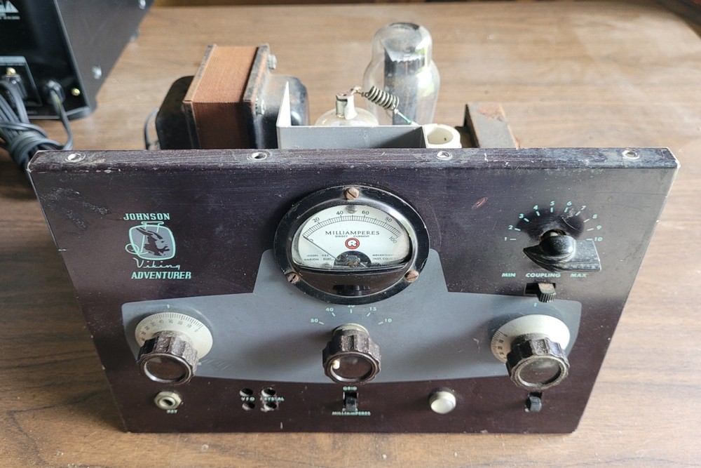 Vintage Johnson Viking Adventurer Tube Ham Radio Transmitter Powers Up As-Is