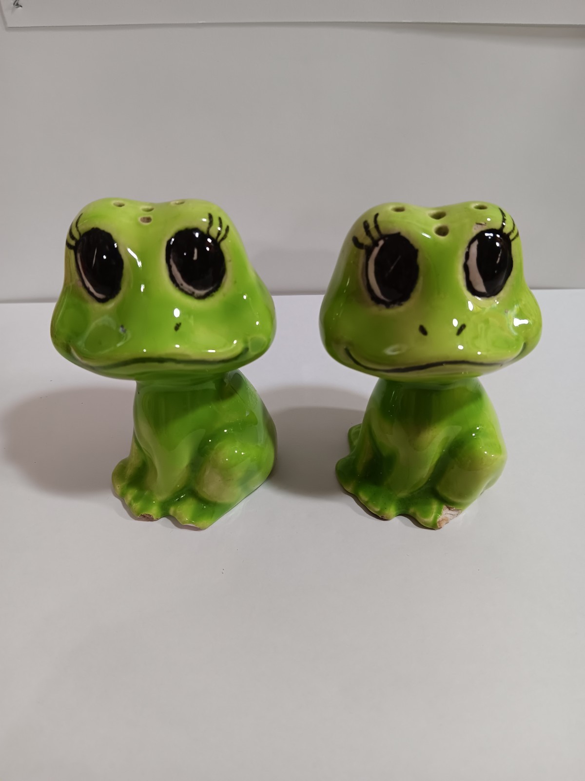 VTG NEIL THE FROG SALT & PEPPER SHAKERS CERAMIC 1970'S SET SEARS AND ROEBUCK!!!