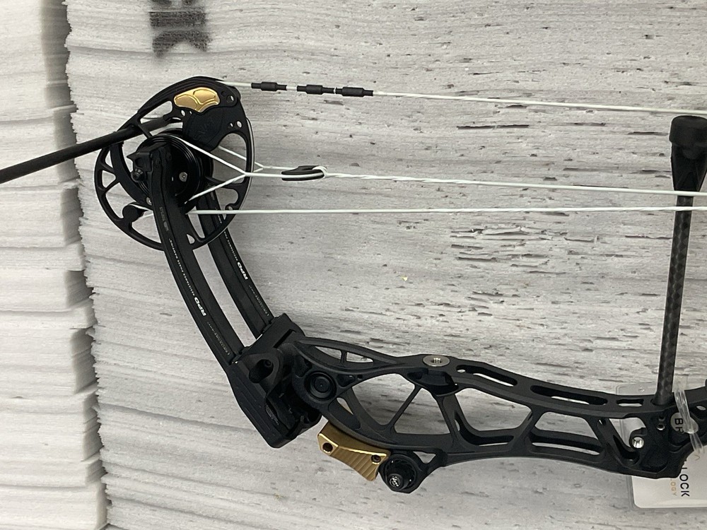 Mathews Title 40, RH In Black