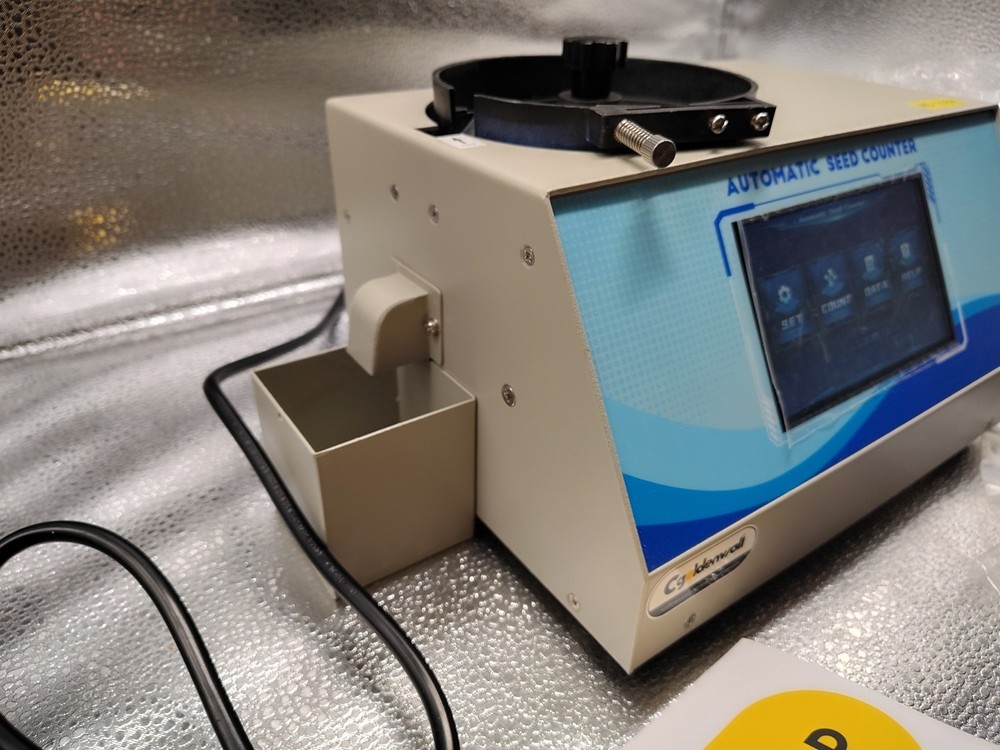 CGOLDENWALL Automatic Touchscreen Seeds Counter Machine, 110V (Missing Plates)