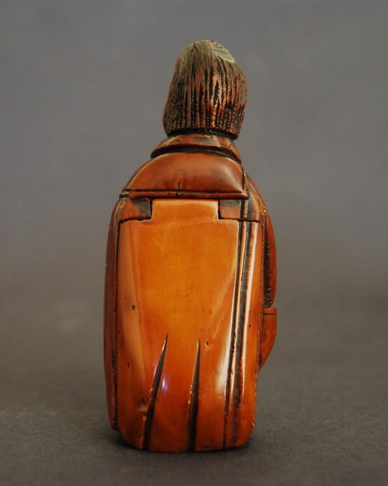 ANTIQUE COQUILLA SNUFF BOX