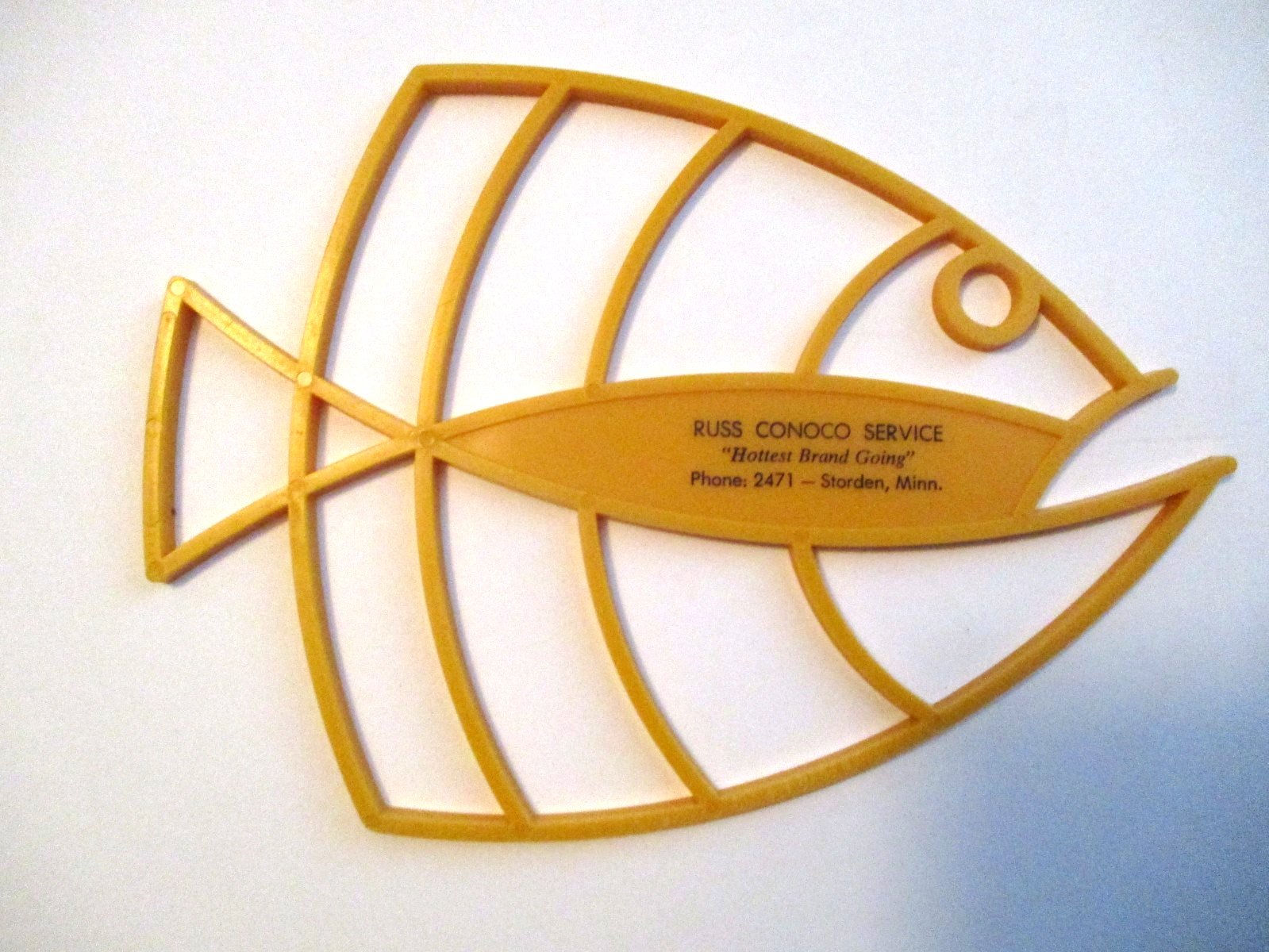 VINTAGE RUSS CONOCO SERVICE STORDEN, MINN. GAS STATION ADVERTISING FISH TRIVET