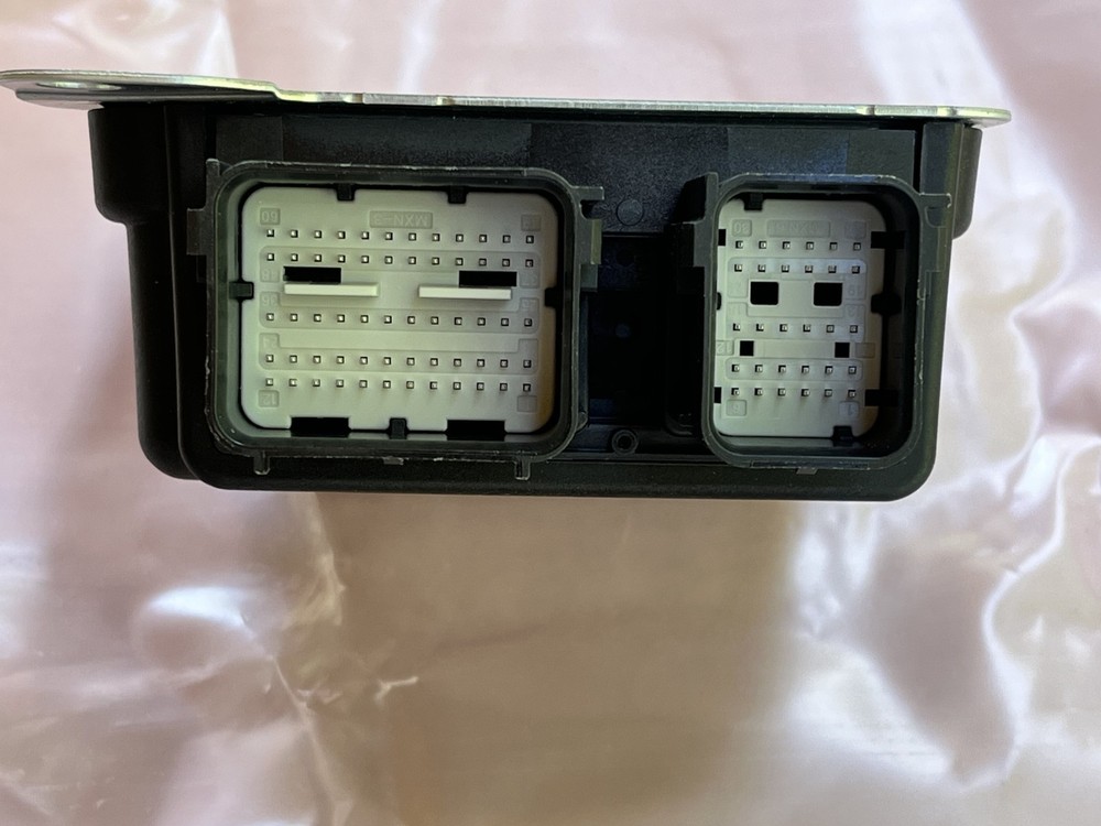Tesla Model 3 Safety Restraint Control Module Computer 1095757-00-C