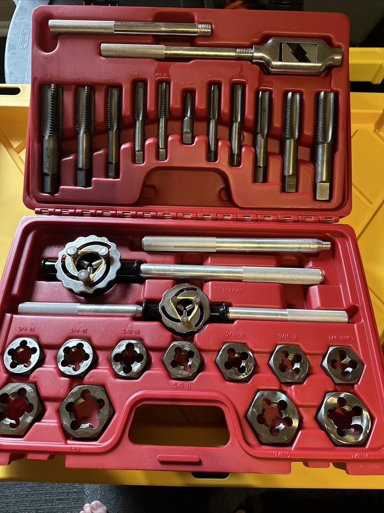 Mac Tools tap and die set