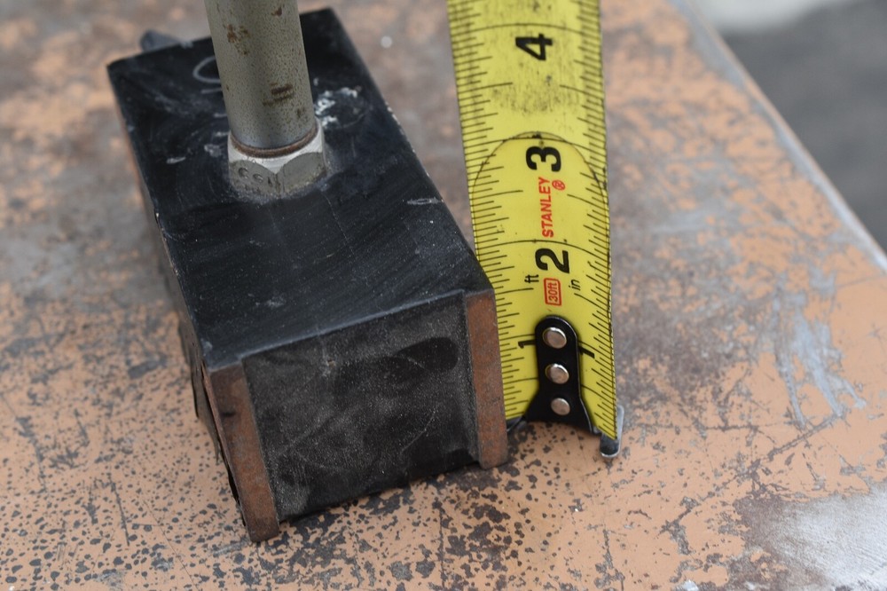 eclipse magnetic base with toggle switch