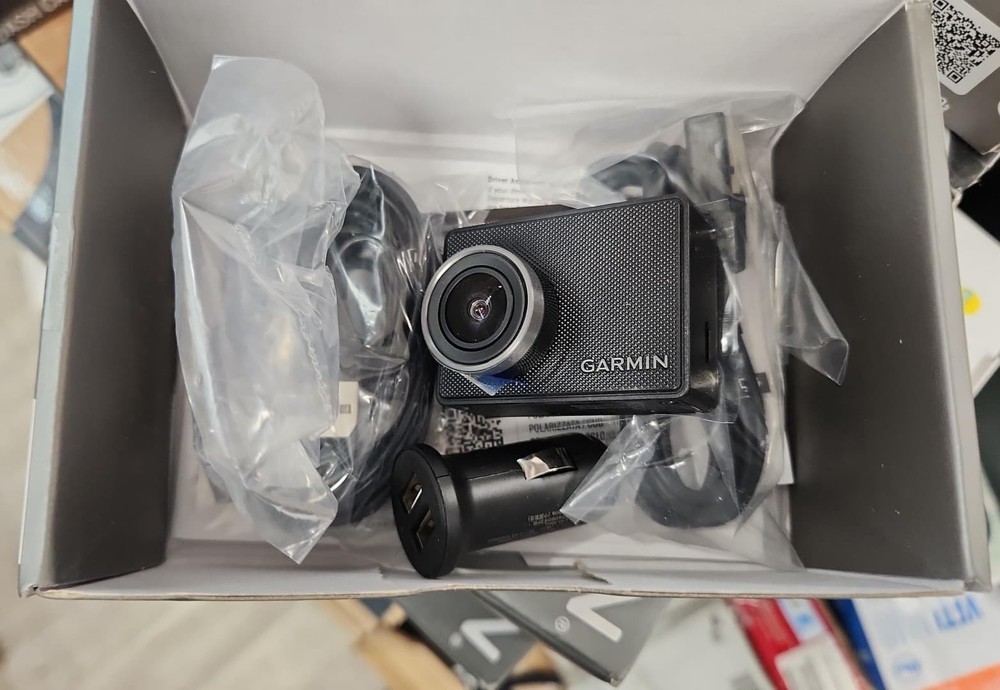 Garmin - Dash Cam 47 - Black Used Missing mount