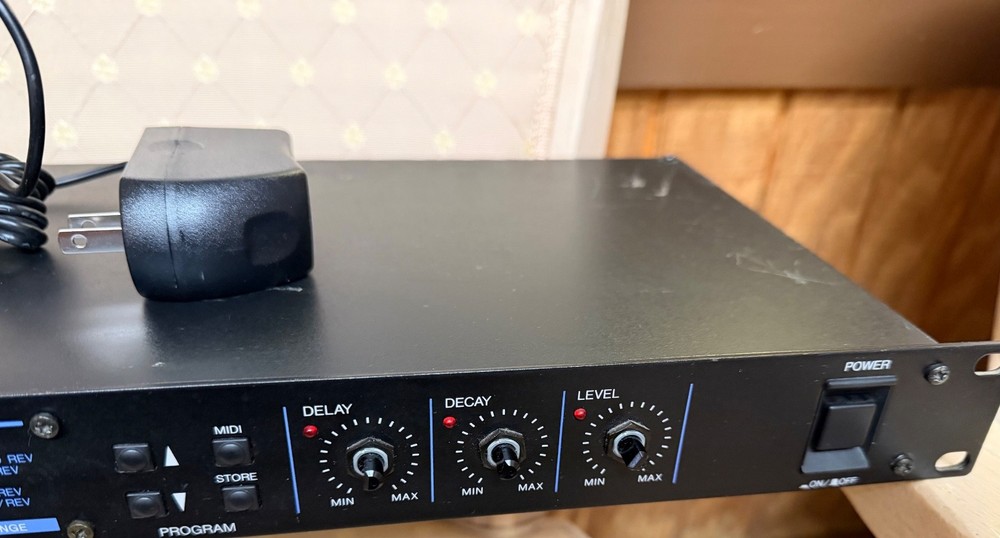 Yamaha REV100 Digital Reverberator Effect Processor