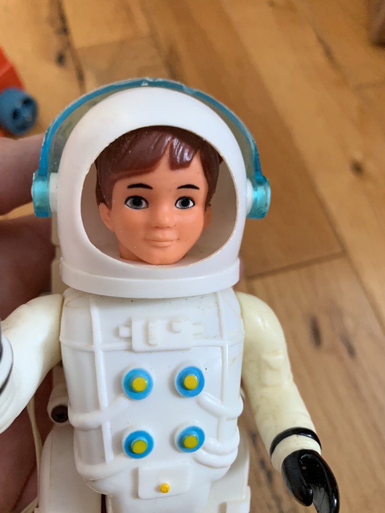 Vintage 1968 Eldon Walking Billy Blastoff Space Scout Set