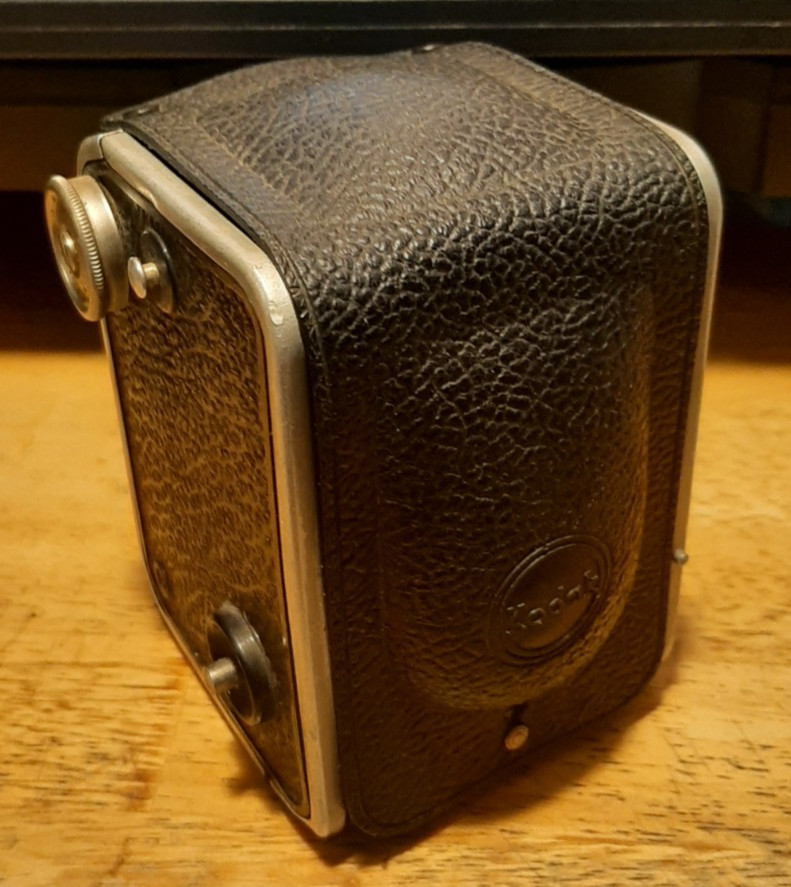 Vintage Kodak Dualflex Camera w/ original cover
