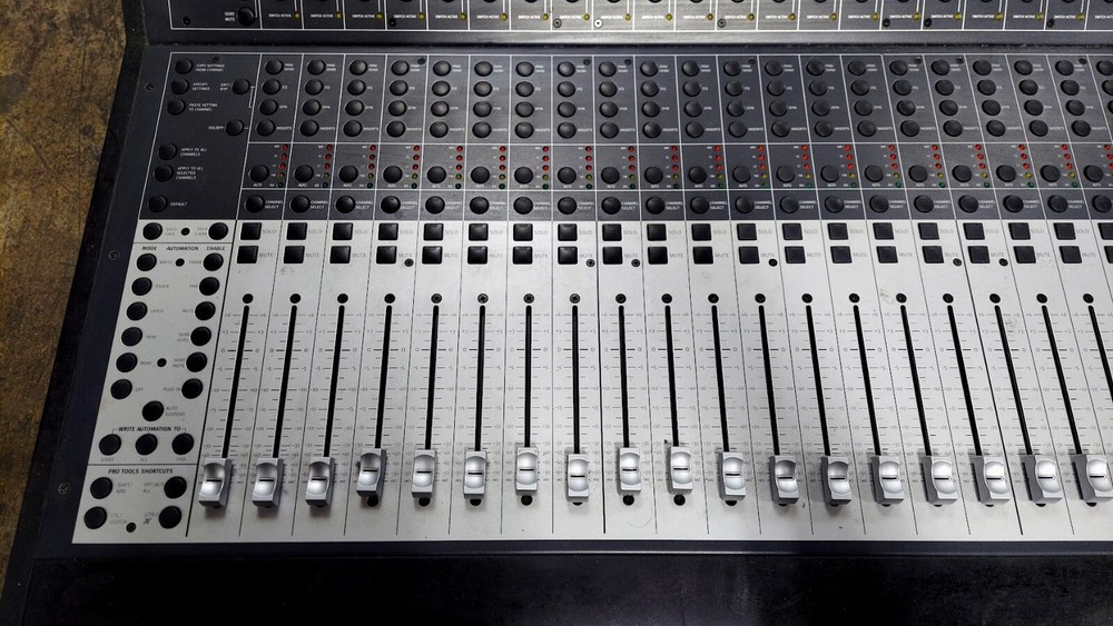 Digidesign Focusrite MC124 Control24 Protools Professional Mixer Console