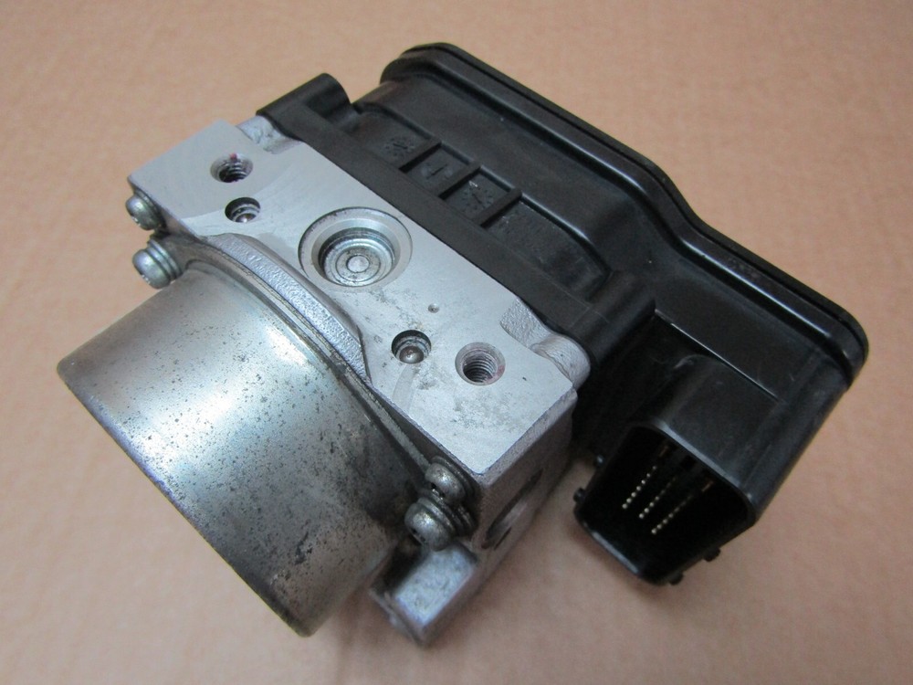 Triumph Tiger 800 2011 ABS pump control module NISSIN (14638)