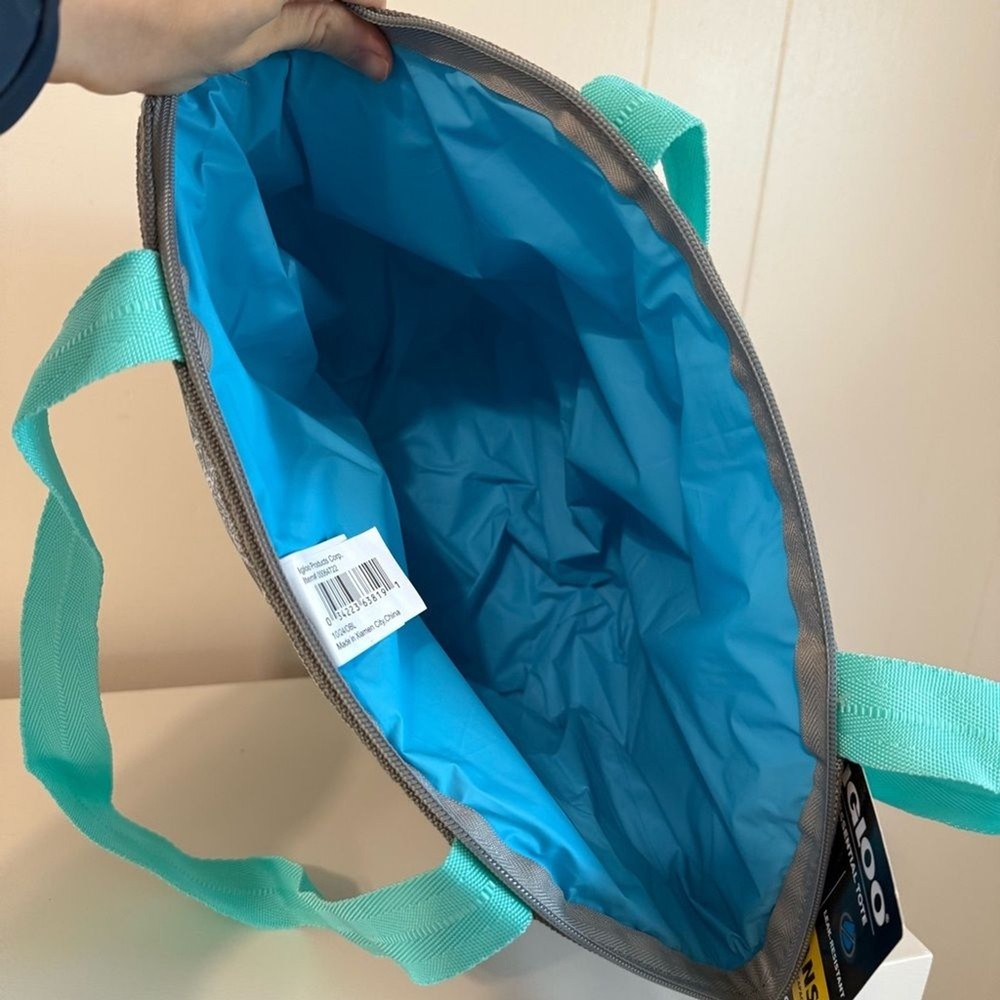 Igloo Cooler New with Tags Gray with Teal Straps