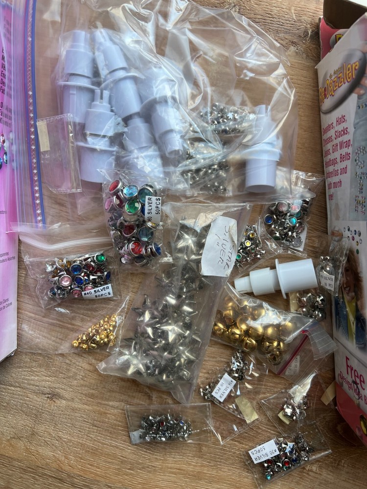 BeDazzler x2 Studs Buttons Jewels BDZ-06