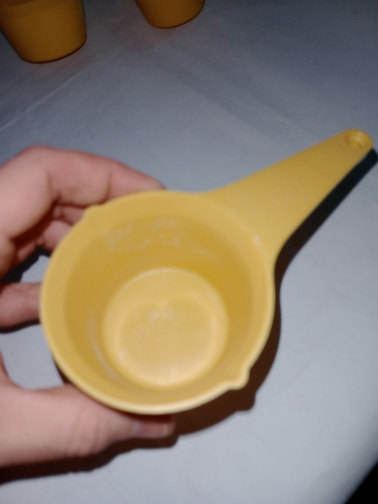 Vintage Foley Yellow 5-Piece Measuring Cups Set Made In U.S.A. Stackable