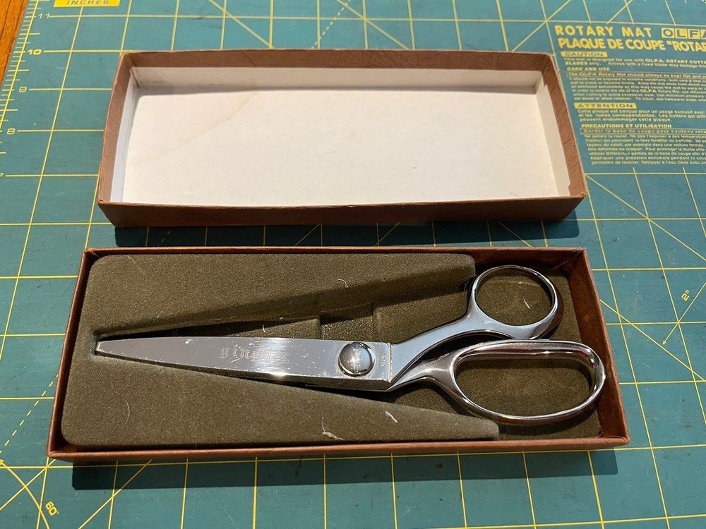 Gingher 7 1/2" Pinking Shears for Sewing and Crafts Zig Zag Cut Pattern