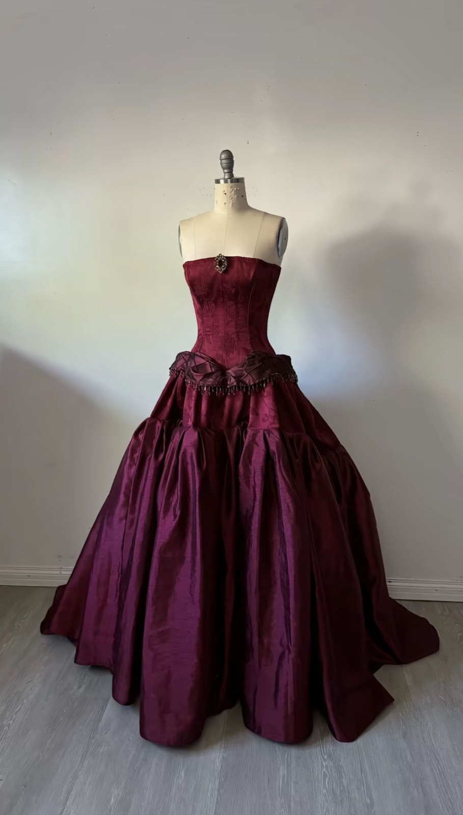 Burgundy Wedding Dresses Beading A Line Vintage Strapless 1980s Bridal Gowns