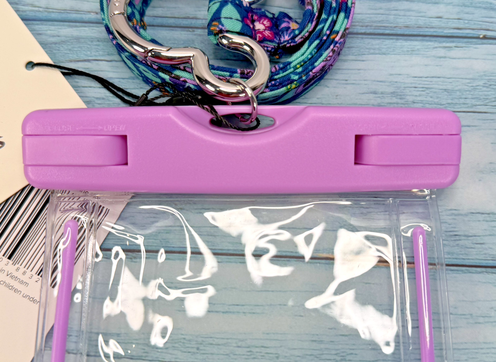 Vera Bradley Disney Mickey Minnie's Vine Floral WATERPROOF PHONE POUCH & LANYARD