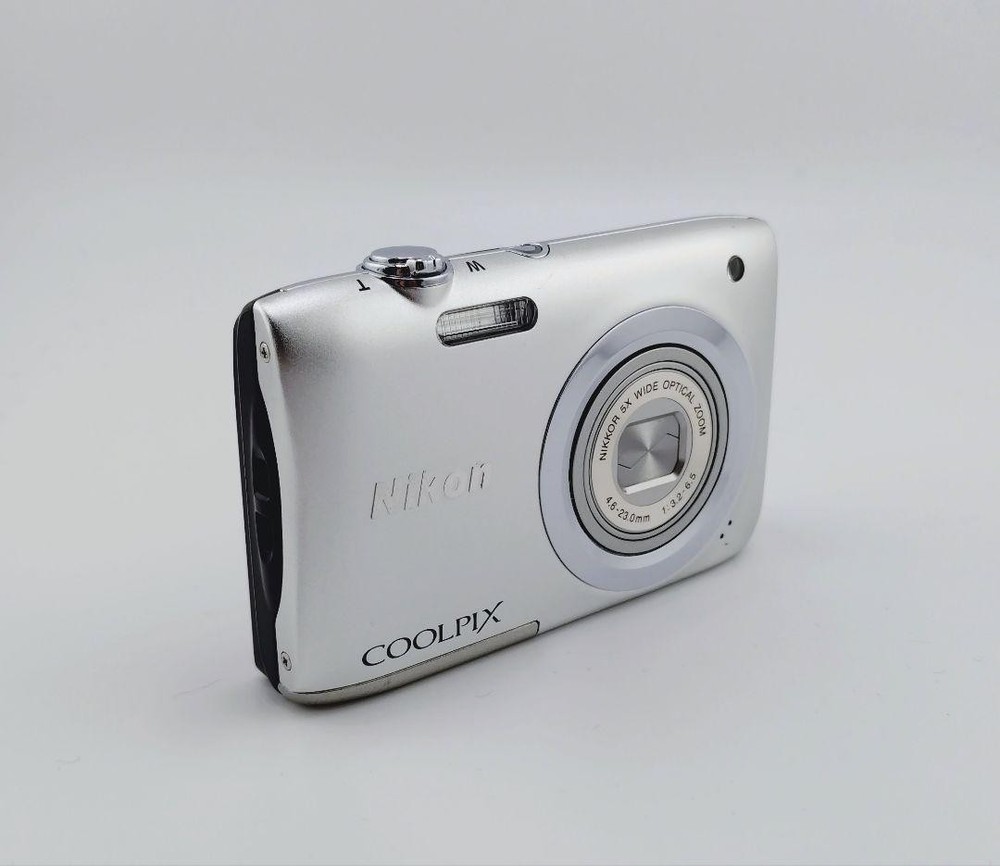 Nikon COOLPIX A100 Compact Digital Camera Silver Optical Zoom 5x