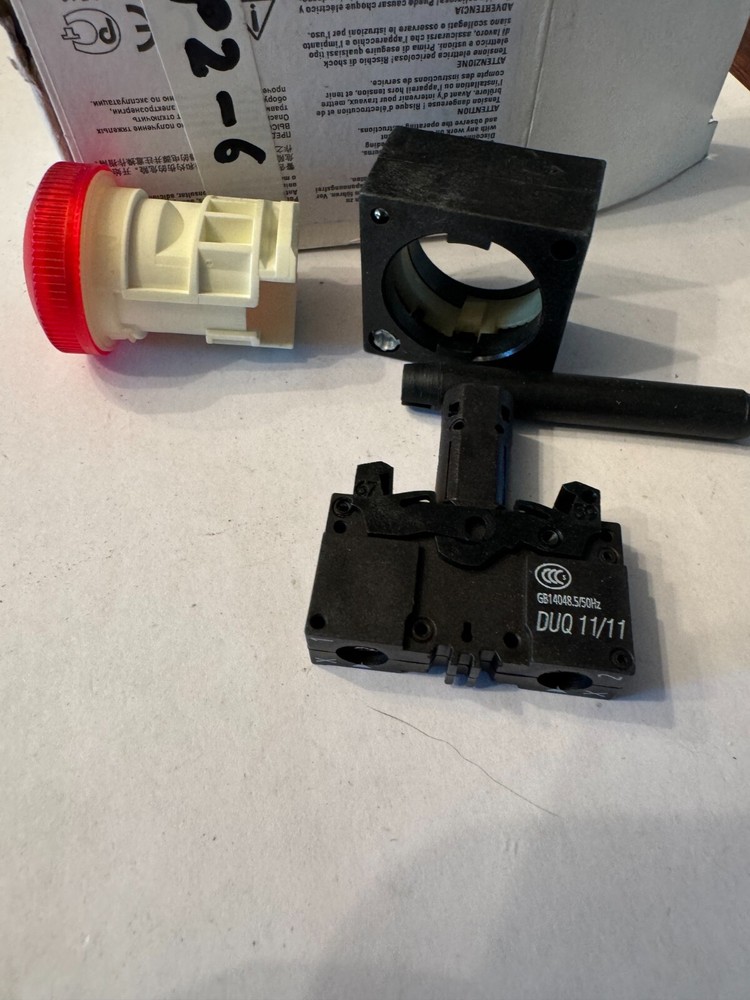 SIEMENS 3SB3 248-6BA20 RED ILLUMINATED INDICATOR LIGHT