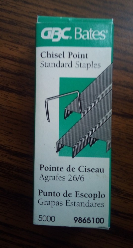 GBC Bates Chisel Point Standard Staples