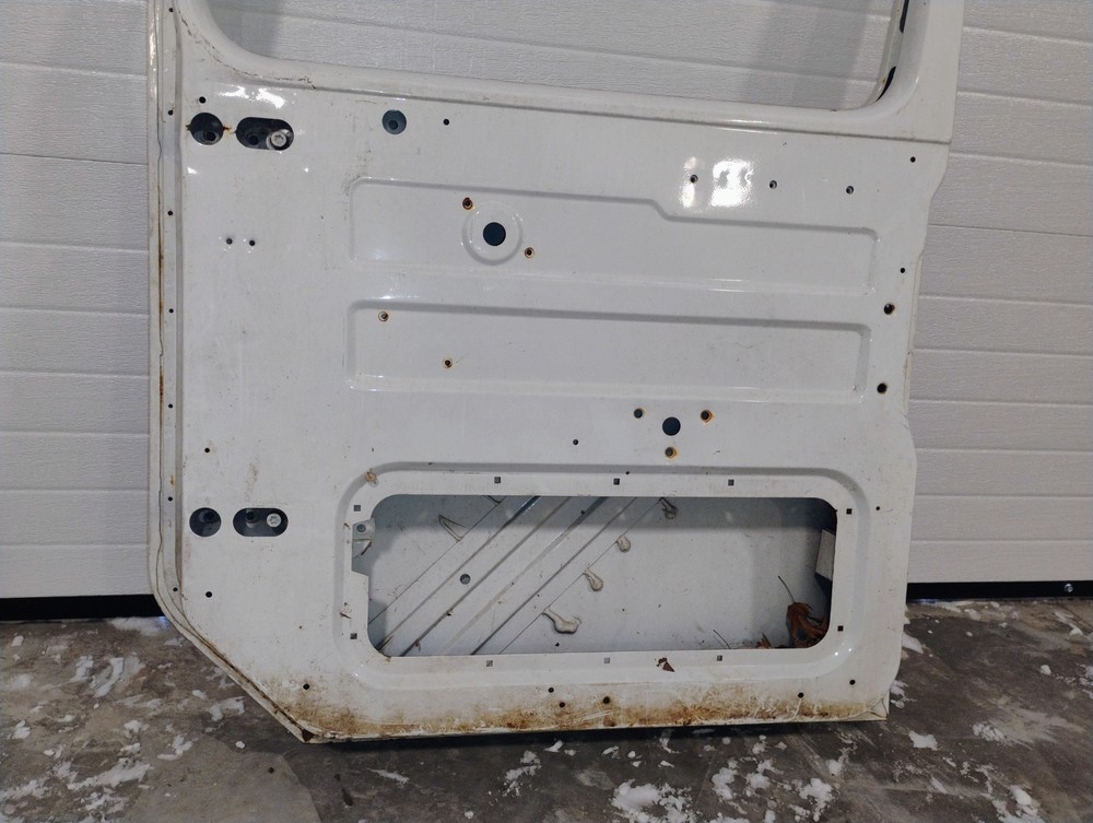 International Navistar Right Side / Passenger Door Shell