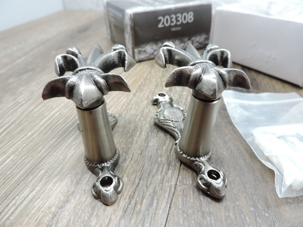 Fleur Sword Hanger Pair #203308