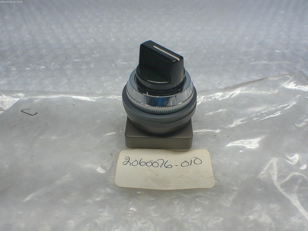 INDUSTRIAL SPARE 2060076-010 SELECTOR SWITCH NSNP