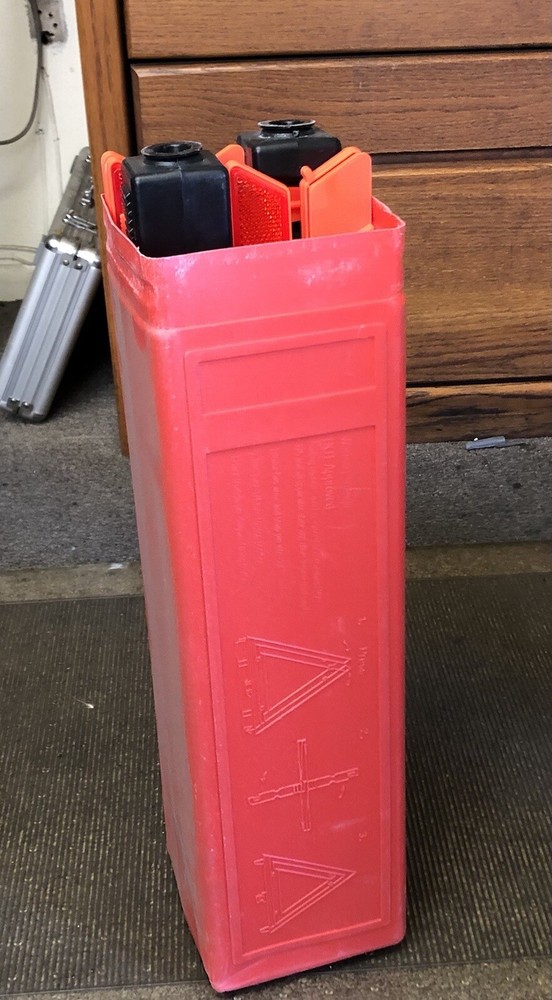 Safety Warning Triangle DOT approved Road Side Emergency Kit