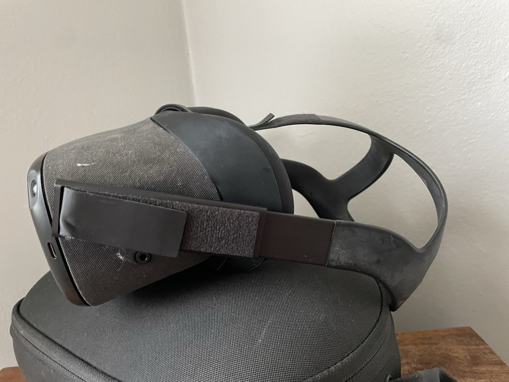 Meta Oculus Quest 1 VR Virtual Reality Headset MH-B Controllers & Case Untested