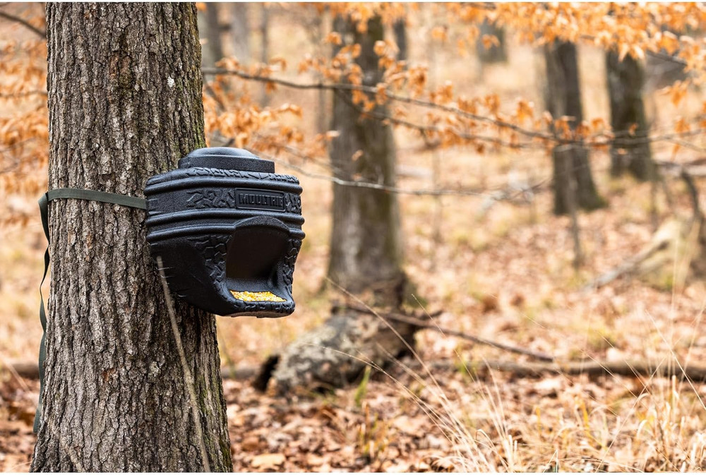 Feed Bin - Gravity-Fed 6-Gallon Feed Bin - Easy Tree/Post Mount -40 Lb Capacity