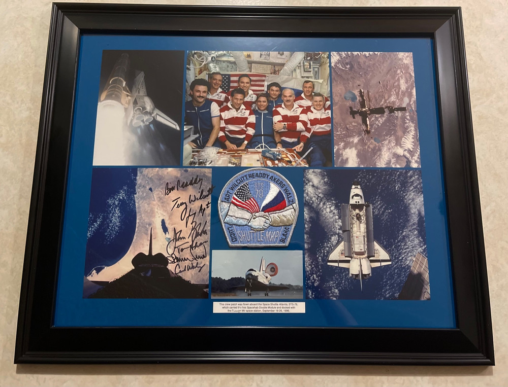 STS-79 ATLANTIS FLOWN IN SPACE MISSION PATCH & FULL CREW SIGNED PRESENTATION