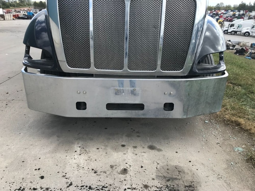 2000-2001 Peterbilt 387 1 PIECE CHROME Bumper - Used