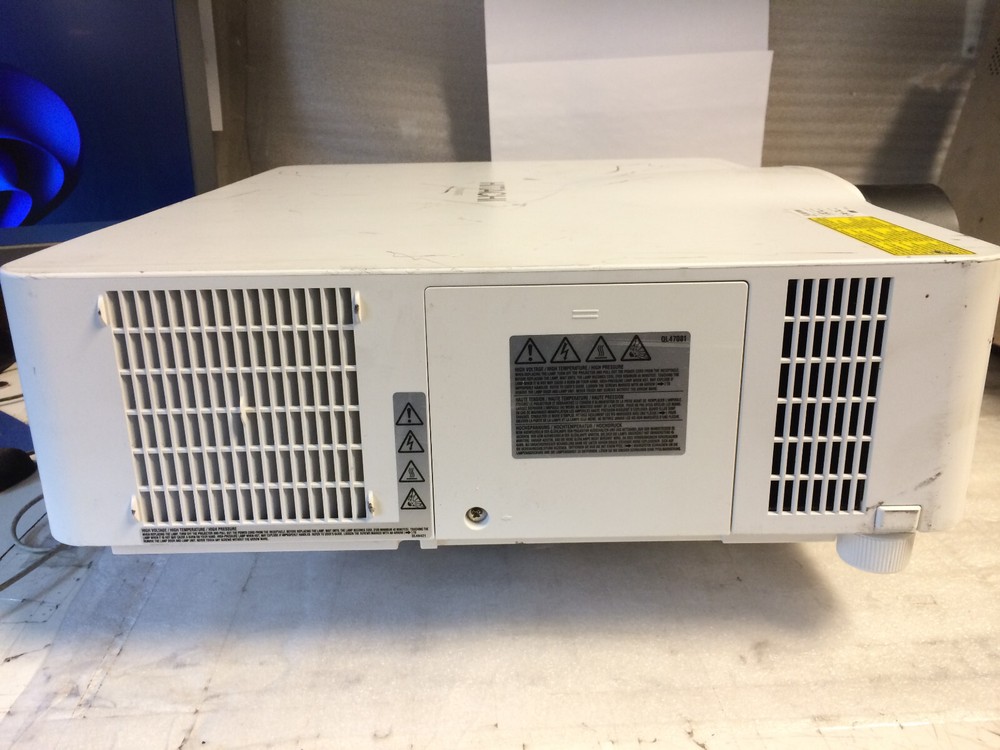 Hitachi CP-WU8451 Projector 3633 Hours | Tested