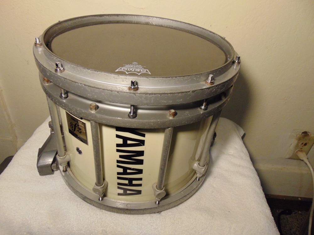 YAMAHA SFZ MARCHING SNARE DRUM w/ CASE