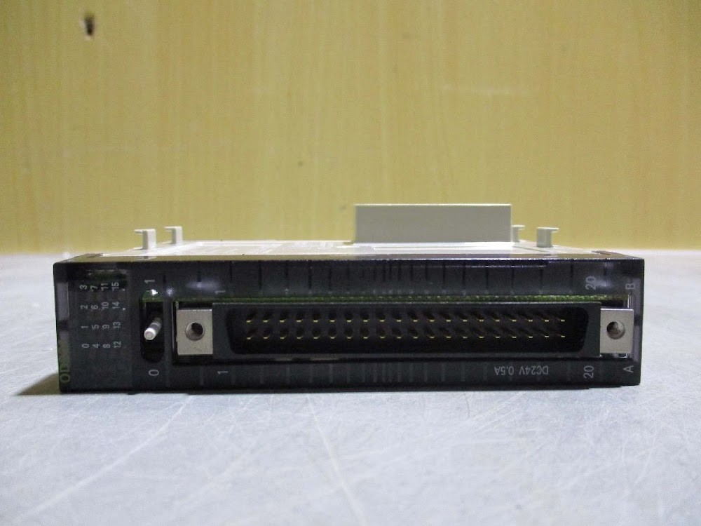 OMRON CJ1W-OD231 Output Unit PLC Module USED #2
