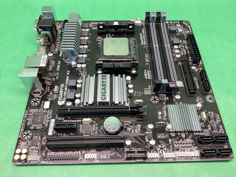 Gigabyte GA-78LMT-USB3 Desktop PC Motherboard & CPU - UNTESTED